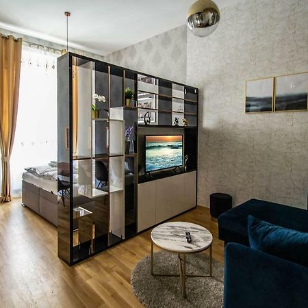 Design 3Bdr Apartment In Residence, Free Parking Prague Luaran gambar