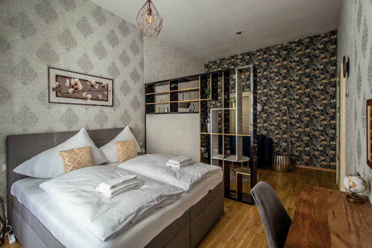 Design 3Bdr Apartment In Residence, Free Parking Prague Luaran gambar