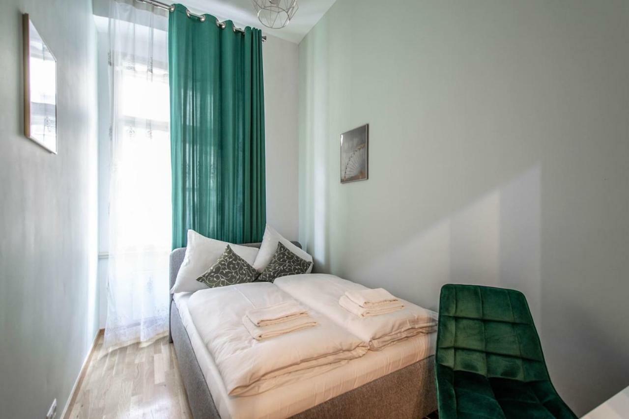 Design 3Bdr Apartment In Residence, Free Parking Prague Luaran gambar