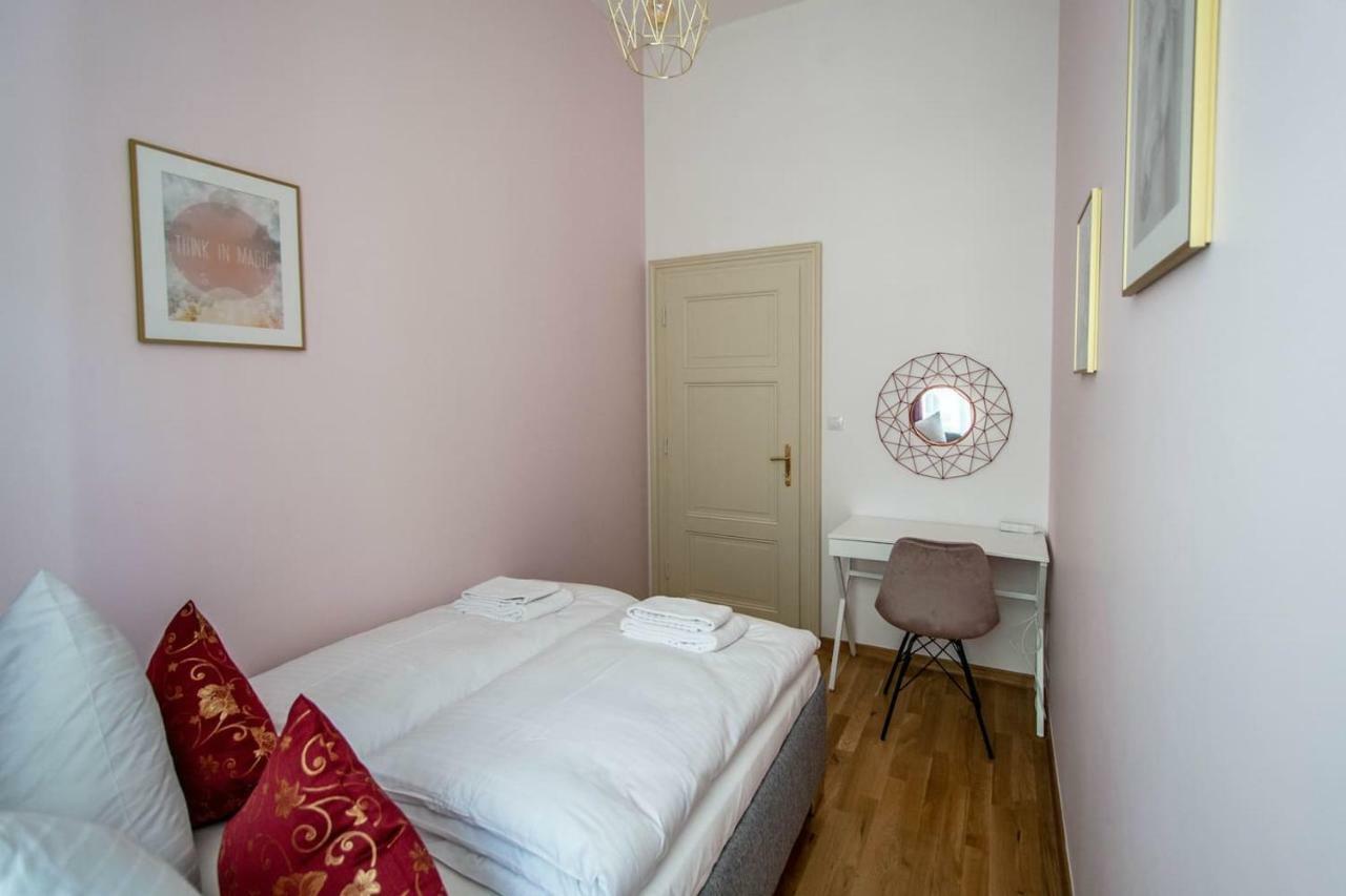 Design 3Bdr Apartment In Residence, Free Parking Prague Luaran gambar