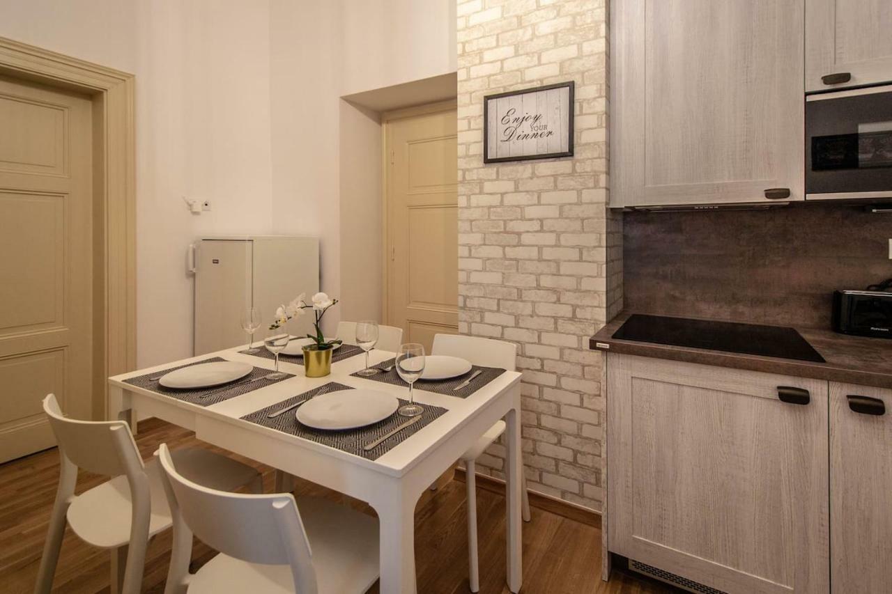 Design 3Bdr Apartment In Residence, Free Parking Prague Luaran gambar