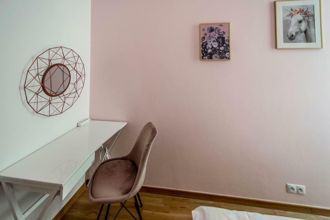 Design 3Bdr Apartment In Residence, Free Parking Prague Luaran gambar