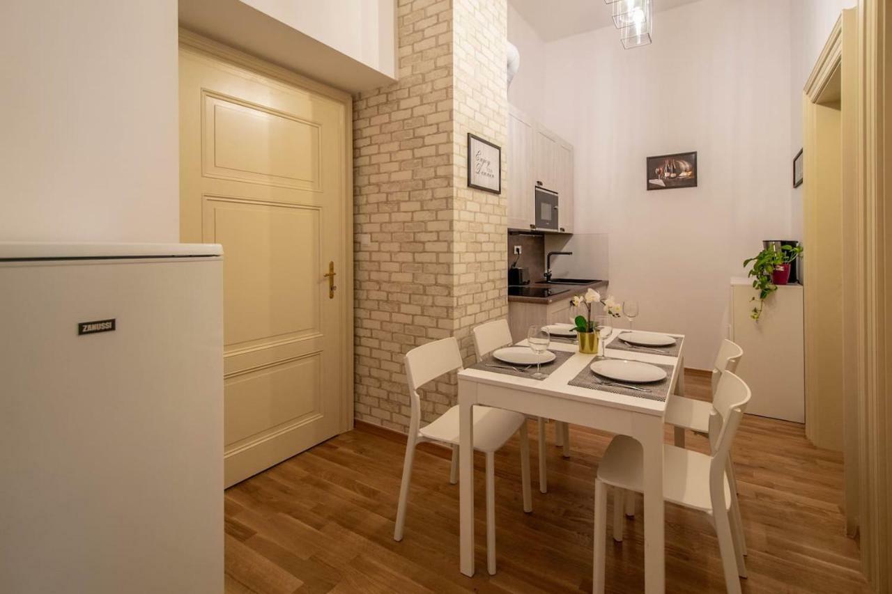 Design 3Bdr Apartment In Residence, Free Parking Prague Luaran gambar
