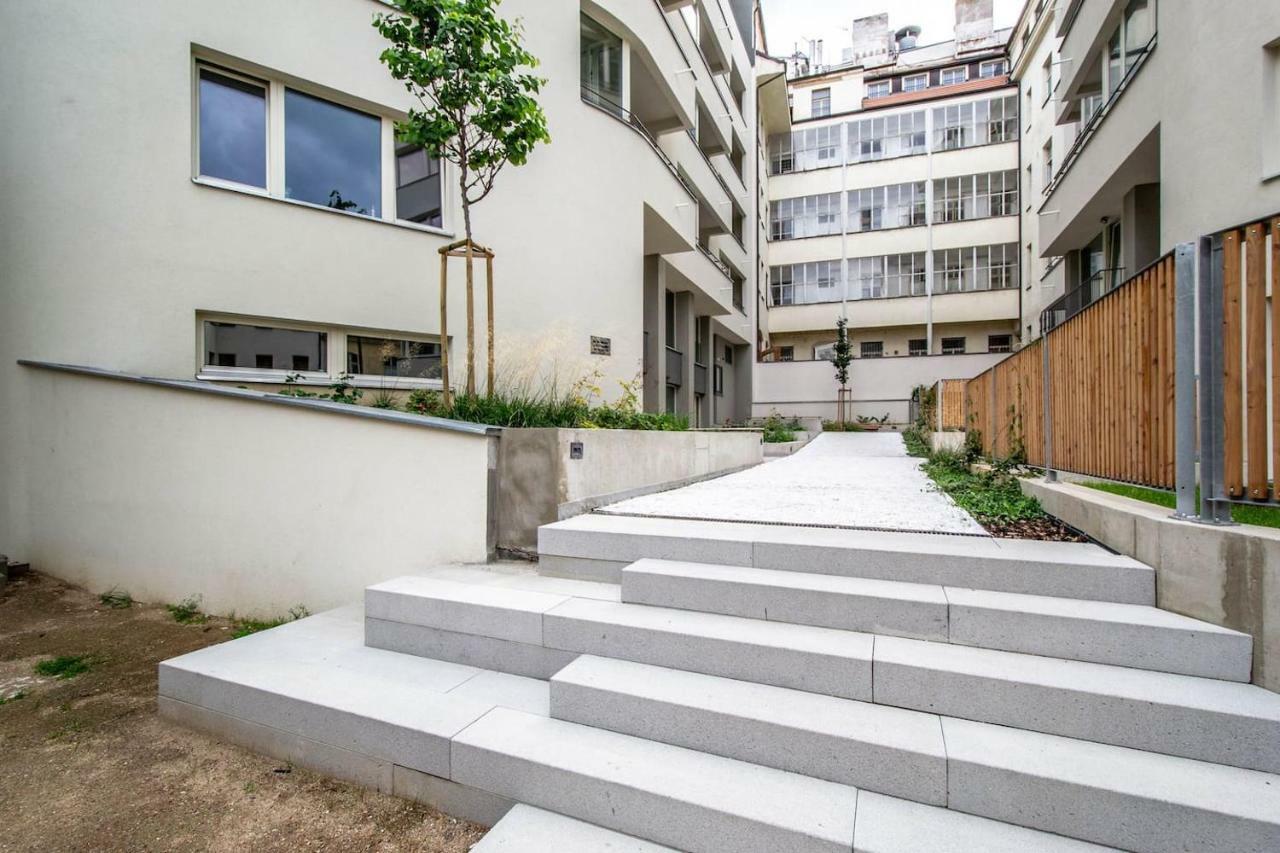 Design 3Bdr Apartment In Residence, Free Parking Prague Luaran gambar