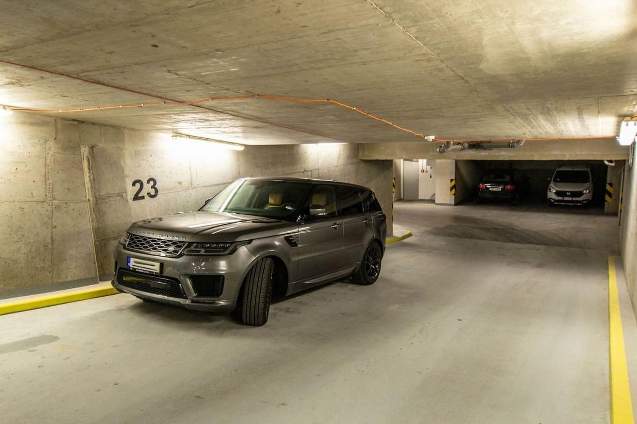 Design 3Bdr Apartment In Residence, Free Parking Prague Luaran gambar