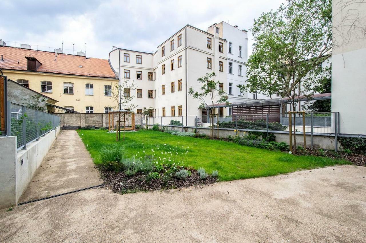 Design 3Bdr Apartment In Residence, Free Parking Prague Luaran gambar