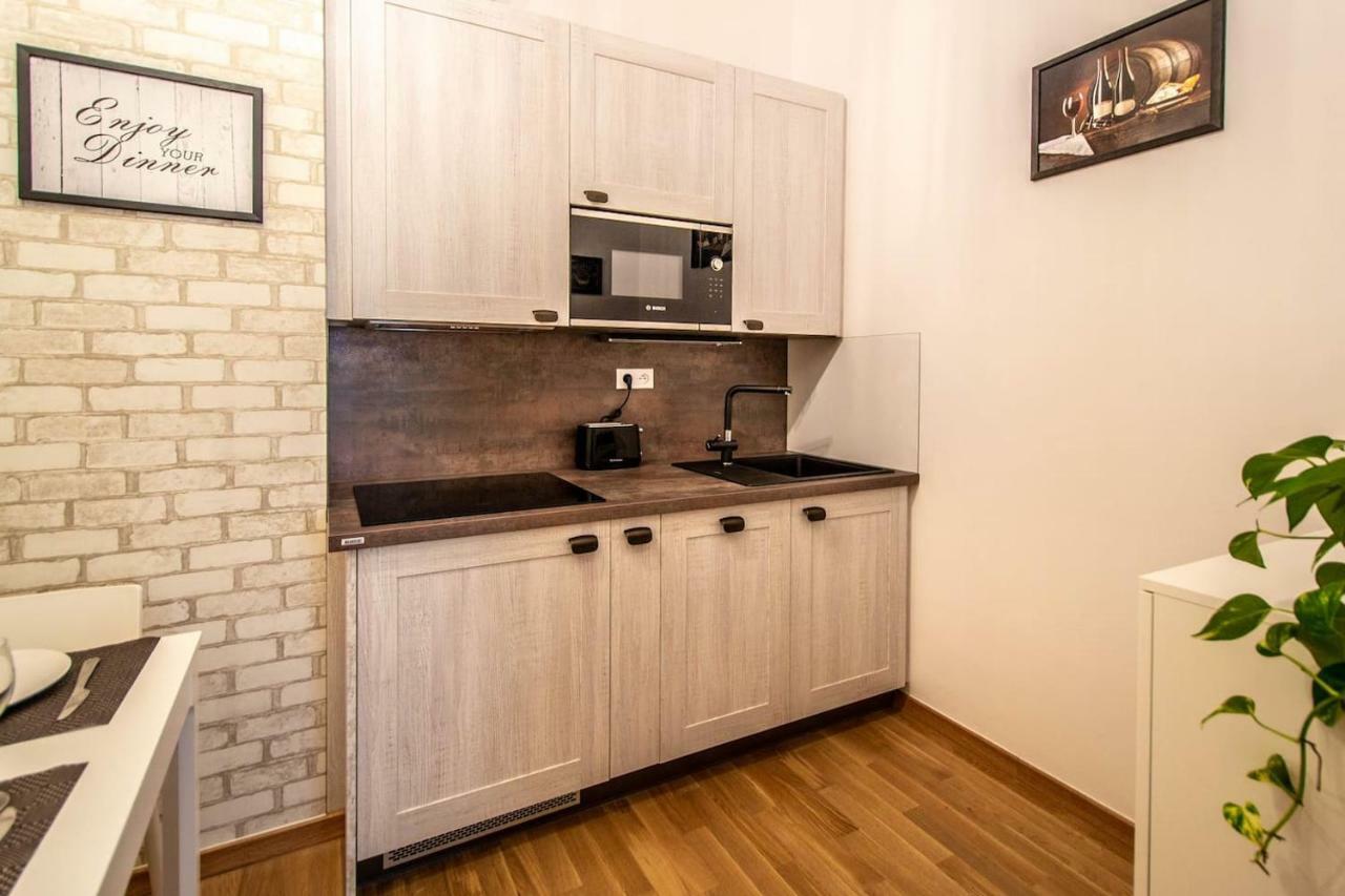 Design 3Bdr Apartment In Residence, Free Parking Prague Luaran gambar