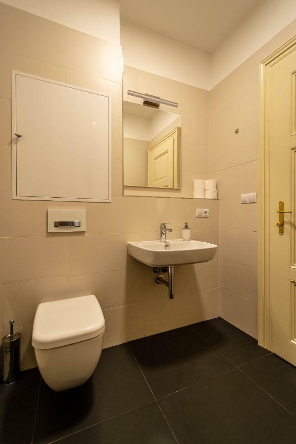 Design 3Bdr Apartment In Residence, Free Parking Prague Luaran gambar